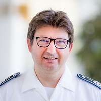 Leiter des Schwerpunkts Gastroenterologie und Stellv. Leiter Darmzentrum Oberfeldarzt Dr.med. Helmut Schreckenbauer