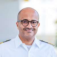 Leiter Interdisziplinäre Intensivtherapie Flottillenarzt Dr. med. Tom Müller