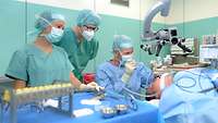 Operativer Eingriff in der Abteilung für Hals-, Nasen- und Ohrenheilkunde vom Bundeswehrkrankenhaus Berlin Operativer Eingriff in der Abteilung für Hals-, Nasen- und Ohrenheilkunde vom Bundeswehrkrankenhaus Berlin