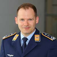 Klinische Direktor der Klinik für Augenheilkunde Oberfeldarzt Dr. med. Amadeus Gomolka