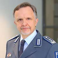 Klinischer Direktor Oberstarzt Dr. med. Heinrich Weßling der Klinik für Neurochirurgie am Bundeswehrkrankenhaus Berlin