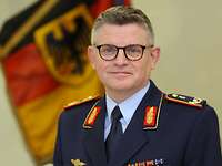 Kommandeur und Ärztlicher Direktor Generalarzt Dr. med. Ralf Hartmann vom Bundeswehrkrankenhaus Berlin Kommandeur und Ärztlicher Direktor Generalarzt Dr. med. Ralf Hartmann vom Bundeswehrkrankenhaus Berlin