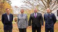 v.l.n.r Prof. Dr. Grunwald, Dr. Eger, Herr Knieling, HFw Tegethoff v.l.n.r Prof. Dr. Grunwald, Dr. Eger, Herr Knieling, HFw Tegethoff