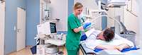 Nierenstein-Untersuchung in der Klinik für Urologie am Bundeswehrkrankenhaus Berlin Eine Ärztin der Klinik für Urologie während einer Nierenstein-Untersuchung