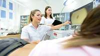 Hautkrebsvorsorgeuntersuchung in der Klinik für Dermatologie und Venerologie am Bundeswehrkrankenhaus Hamburg Hautkrebsvorsorgeuntersuchung in der Klinik für Dermatologie und Venerologie am Bundeswehrkrankenhaus Hamburg