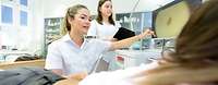 Hautkrebsvorsorgeuntersuchung in der Klinik für Dermatologie und Venerologie am Bundeswehrkrankenhaus Hamburg Hautkrebsvorsorgeuntersuchung in der Klinik für Dermatologie und Venerologie am Bundeswehrkrankenhaus Hamburg