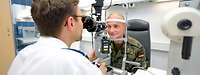 Augenuntersuchung in der Klinik für Augenheilkunde am Bundeswehrkrankenhaus Hamburg