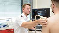 Ultraschalluntersuchung in der Klinik für Unfallchirurgie und Orthopädie am Bundeswehrkrankenhaus Hamburg