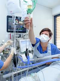 Intensivstation in der Klinik für Allgemein-, Viszeral- und Thoraxchirurgie am BundeswehrZentralkrankenhaus Koblenz Intensivstation in der Klinik für Allgemein-, Viszeral- und Thoraxchirurgie am BundeswehrZentralkrankenhaus Koblenz