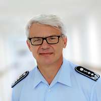 Klinischer Direktor Oberstarzt Dr. Willi Schmidbauer der Klinik für Anästhesie, Intensiv-, Notfallmedizin und Schmerztherapie