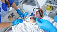 Intensivpflege in der Klinik für Anästhesie, Intensiv- und Notfallmedizin, Schmerztherapie und Rettungsdienst
