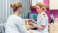Sprechstunde in der Abteilung für Gynäkologie und Geburtshilfe am Bundeswehrkrankenhaus Westerstede Sprechstunde in der Abteilung für Gynäkologie und Geburtshilfe am Bundeswehrkrankenhaus Westerstede