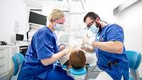 Zahnbehandlung in der Klinik für Zahnmedizin und Oralchirurgie am Bundeswehrkrankenhaus Westerstede