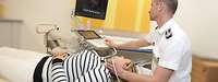 Ultraschalluntersuchung in der Klinik für Neurologie am Bundeswehrkrankenhaus Berlin