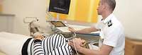 Ultraschalluntersuchung in der Klinik für Neurologie am Bundeswehrkrankenhaus Berlin