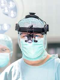 Operateur der Klinik für Allgemein- und Viszeralchirurgie, Gefäßchirurgie am Bundeswehrkrankenhaus Hamburg Operateur der Klinik für Allgemein- und Viszeralchirurgie, Gefäßchirurgie am Bundeswehrkrankenhaus Hamburg