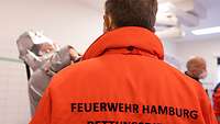Auch die Feuerwehr Hamburg ist Teil der Übungskette.