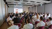130 Teilnehmende verfolgten das Symposium des Kopfzentrums.