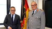 Generalarzt Dr. Diehm und der SPD-Bundestagsabgeordnete Dr. Thorsten Rudolph trafen sich zum Austausch.
