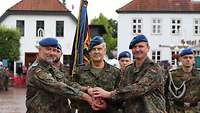 Generalstabsarzt Dr. Norbert Weller, Oberstarzt Dr. Matthias Grüne und Oberstarzt Dr. Christian Zechel 