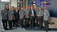 Gruppenbild in einem Vorraum