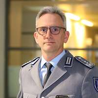 Klinischer Direktor der Klinik für Psychiatrie, Psychotherapie und Psychotraumatologie Oberstarzt Dr. med. Gerd Willmund 